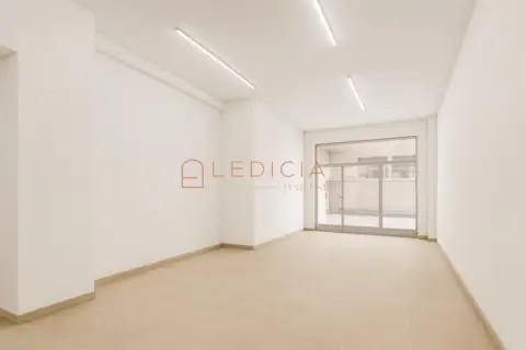 Local comercial en calle de Oporto, 24