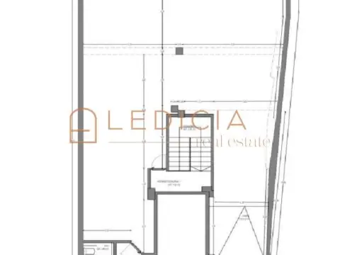 Local comercial en calle de Oporto, 24
