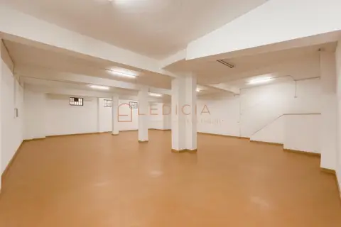 Local comercial en calle de Oporto, 24