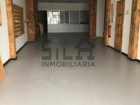 Local comercial en calle de Francisco Lloréns Díaz