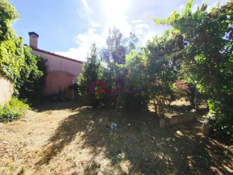Casa adosada en calle de la Condesa Mencía