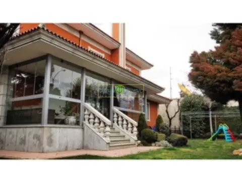 Chalet en calle del Río Camba