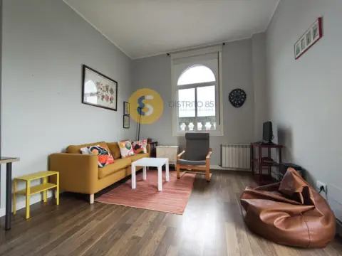 Piso en calle de la República Argentina