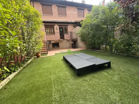 Casa adosada en calle Pical