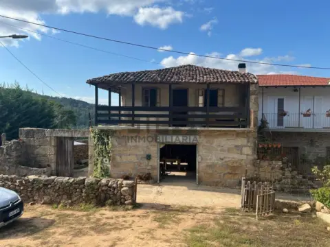 Casa en calle Lg. Alongos