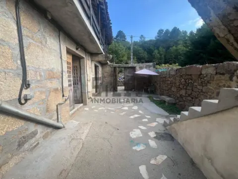 Casa en calle Lg. Alongos