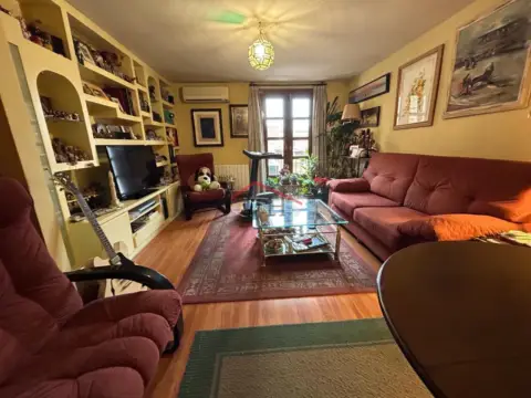 Dúplex en calle Mariano Domínguez Berrueta