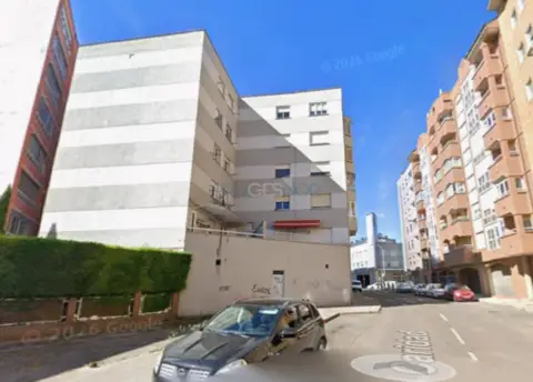 Piso en calle del Escultor Mariñas