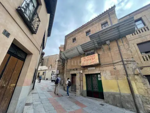 Edificio en calle de Tentenecio