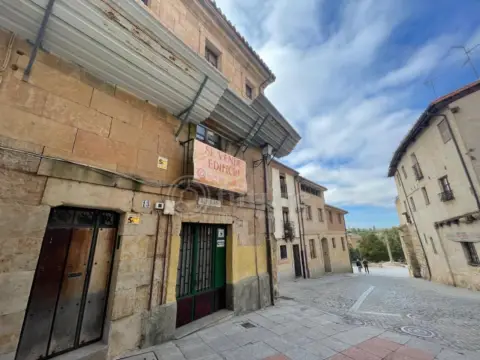 Edificio en calle de Tentenecio