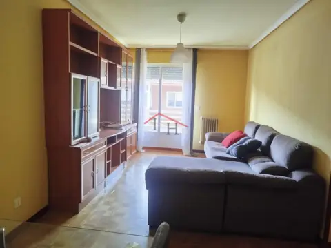 Piso en calle de Santiago Apóstol