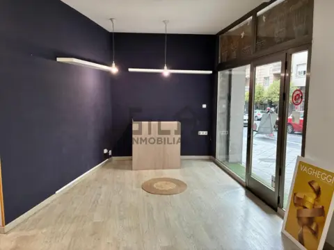 Local comercial en calle de Emilia Pardo Bazán