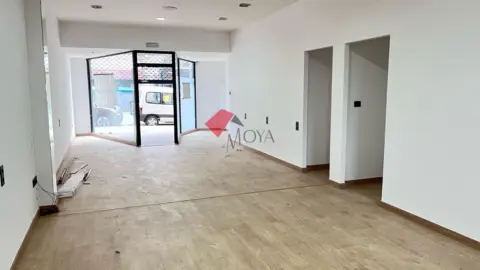 Local comercial en Avenida de Santiago