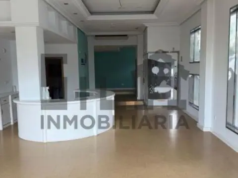 Local comercial en calle Pura y Dora Vázquez