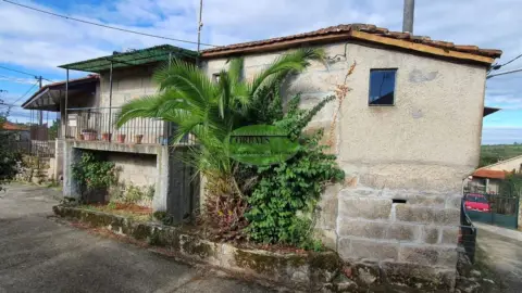 Casa en Amoeiro