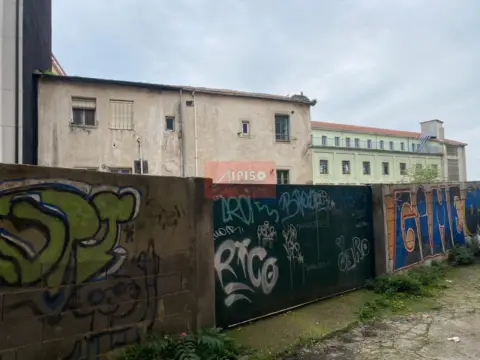Edificio en Camino de la Fonte do Monte