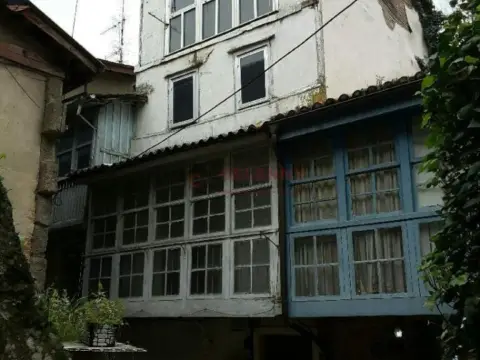 Casa adosada en calle de Canella Cega