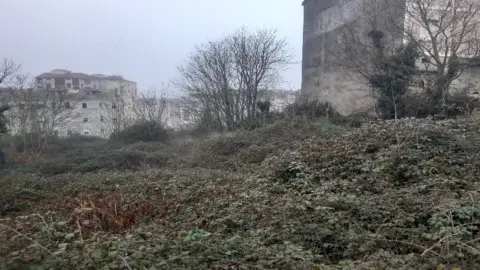 Terreno en Avenida Da Dalia 2 y 4