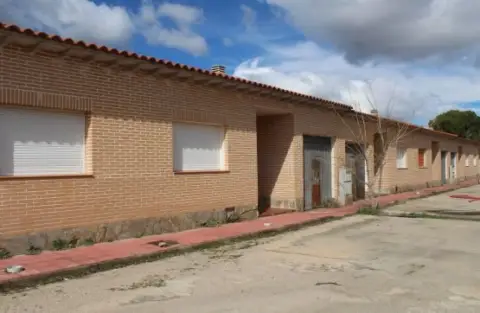 Casa adosada en Avenida Nueva Creacion, Con Acceso Por C/ Cebolla