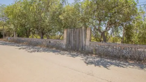 Chalet en calle 4 - Parcelas 485 y 52 (Terrades)