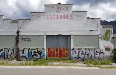 Nave industrial en calle de la Estación