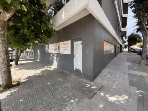 Local comercial en Ronda Cervantes, 19