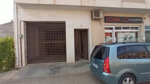 Garaje en calle de Ángela Rosa de Silva