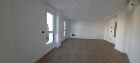 Piso en Avenida Jose Luis Pomaron