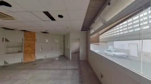 Local comercial en calle Angel Guimera