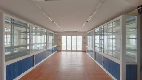 Local comercial en calle Angel Guimera