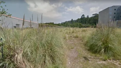 Terreno en calle Heros y Trasmonte S/N, Pquia Trasona Finca 3