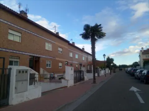 Casa adosada en calle de Miguel de Cervantes