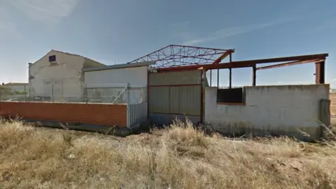 Nave industrial en calle Joarilla (Albires) Coord. Utm X-312.880