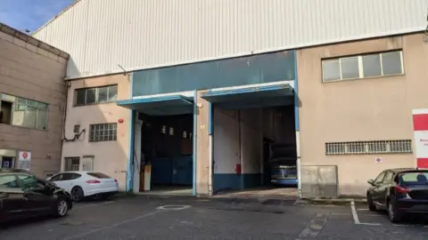 Nave industrial en calle de Gambrinus