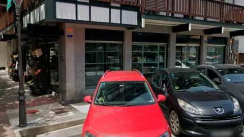 Local comercial en calle de Pelotari, 7
