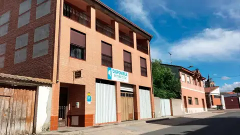 Commercial space in calle de Ramón y Cajal, 8