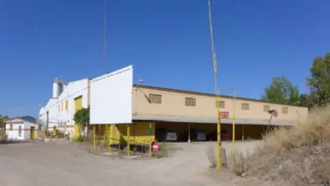 Industrial building in calle Cañada de Las Lobas, nº 10