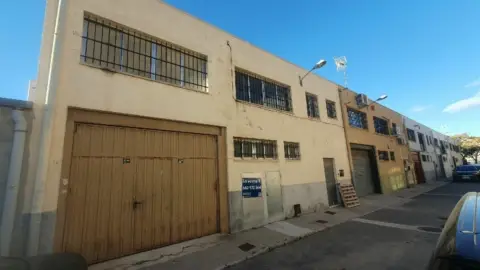 Industrial building in Avinguda de Sax, 32