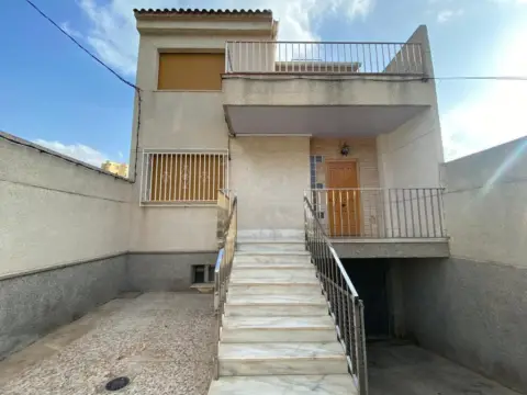 Chalet adosado en calle C- Yecla