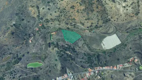 Terreno en calle C- El Pintor