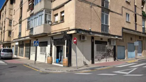 Local comercial en calle C- Camino Tronzaires