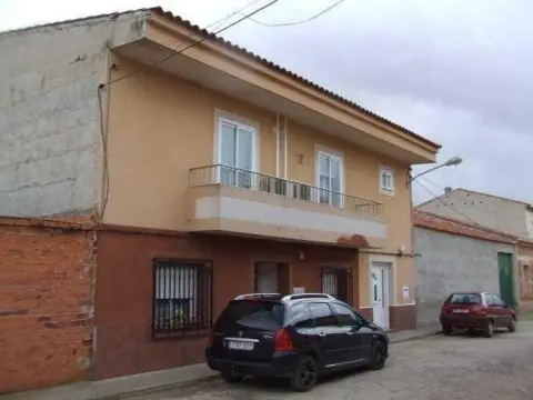 Casa en calle C- Granatula