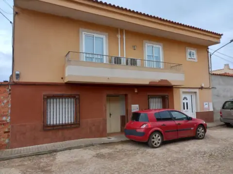 Casa en calle C- Granatula