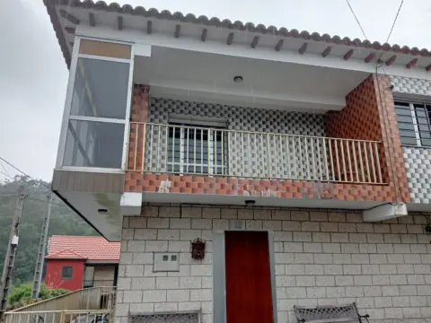 Casa en calle Parroquia Covelo