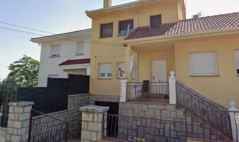 Casa en calle C- La Mora