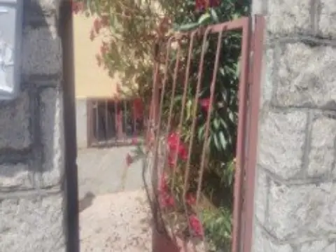 Casa en calle C- La Mora