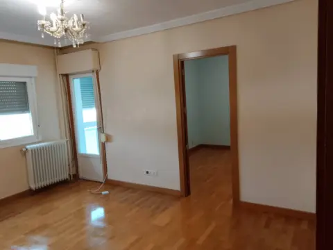 Piso en calle C- Azoz