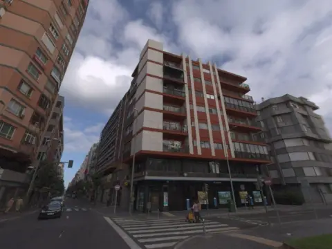 Local comercial en Plaza de la Feria