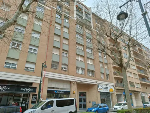Local comercial en calle Av de La Hispanidad