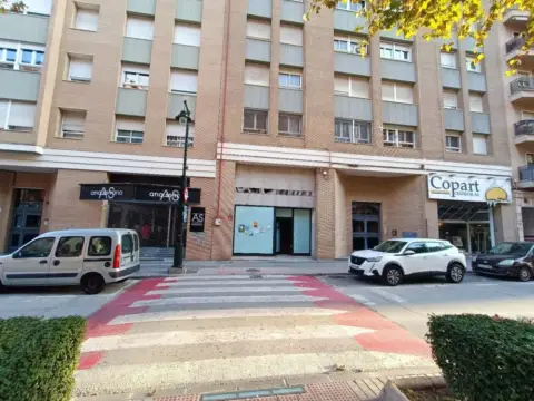 Local comercial en calle Av de La Hispanidad